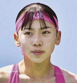 陸上女子８００メートル／久保選手（串本出身）が優勝／田中選手に競り勝つ