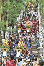 【動画】華やかに「本宮祭」　節目の年に国際色も、和歌山・田辺