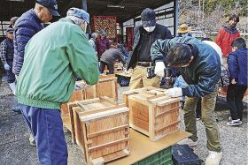 ニホンミツバチ増やそう　梅の受粉に重要、全国一の産地・和歌山で巣箱作り
