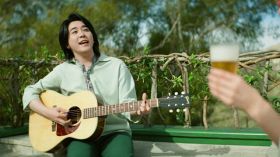 キリンビールの発泡酒『淡麗グリーンラベル』の新テレビCM「GREEN JUKEBOX 始篇」より