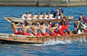 【動画】４年ぶり「櫂伝馬競漕」　串本町で水門祭、和歌山