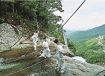 【動画】那智の滝に大しめ縄張り替え　「那智の扇祭り」前に、和歌山