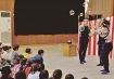プロの演劇楽しむ／古座川町内の３小学校児童
