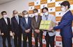 国際線用の菓子贈る　日本航空、子どもたちへ１万３千袋