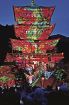 【動画】三重塔が極彩色に　青岸渡寺でデジタル掛け軸奉納　