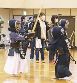 ２９人が個人、団体で熱戦／串本署管内防犯少年剣道