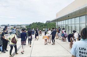 海水浴客が津波避難訓練／田辺市扇ケ浜