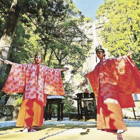 【動画】優雅な舞で自然に感謝　世界遺産・熊野那智大社で「紅葉祭」、和歌山