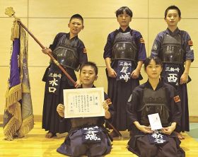 鍛錬の成果競う／近畿剣道大会／小学生、一般の８６チーム参加