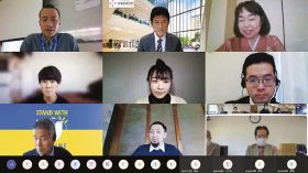 オンライン形式で開かれた発表会の画面（大阪経済大学提供）