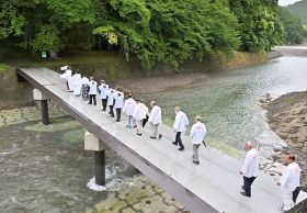 【動画】｢聖地｣への橋復旧　豪雨被害から１年、和歌山の世界遺産・熊野本宮大社