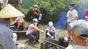 児童が自然を満喫　龍神村で川下りや火おこし体験