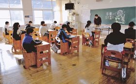 児童らに笑顔　古座川町で小中学校再開