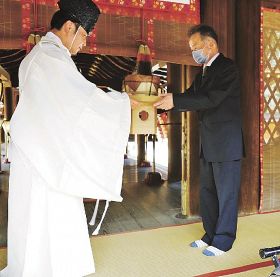 本年産梅干しを京都・賀茂神社へ奉納　紀州梅の会