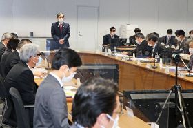 対策本部会議で説明する仁坂吉伸知事（２日、和歌山県庁で）