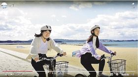 レンタサイクルのＰＲ動画「私のたなべ　自転車で巡る女子旅」の一場面
