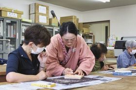 ロケット発射を応援／串本で木彫り教室