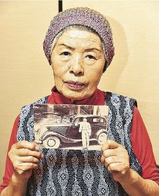 戦争繰り返さないよう願う　戦死した父の写真を手に平和への思い強く、和歌山