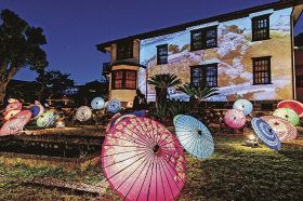 【動画】旧邸の夜、幻想的に彩る　新宮で「和傘の灯り」