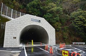 完成した新しい切目辻トンネル（和歌山県みなべ町清川で）