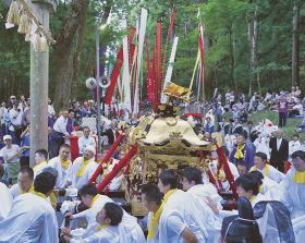 須賀神社秋祭り／にぎやかにお渡り／みなべ／県の無形民俗文化財