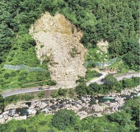 田辺市の斜面崩壊「拡大に注意」　現地調査で専門家指摘