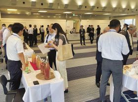 大阪で県産梅酒ＰＲ／販路拡大へ１４事業者