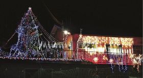住民が色とりどりの電飾　龍神村福井「クリスマス気分楽しんで」