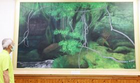 日本画家の故・清水達三氏の遺族が田辺市へ寄贈した「渓谷」。百間山渓谷を描いている