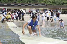 「橋杭」は６８％増／串本の海水浴客　ビーチフェスが奏功