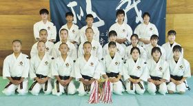 神島が男女で全国へ　和歌山県高校総体少林寺拳法、個人で坂本さん(田辺)も