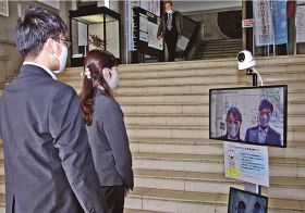 和歌山県庁や振興局に設置される「サーマルカメラ」（４日、和歌山県庁で）