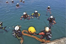 潜水訓練で連携強化／２市２町の消防本部／串本