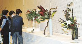 田辺市展第２期／１５日まで／書、彫塑、生花