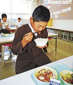 給食に多彩な梅メニュー　和歌山県田辺市の小中学校