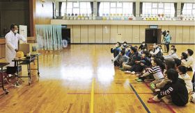 小学生ら実験楽しむ／串本町で科学教室