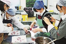 「水ごり場」の名物弁当を　熊野高校の４人がメニュー作り、和歌山