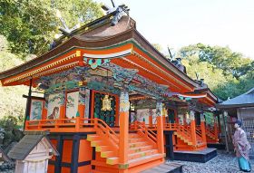保存修理事業で美しくなった須賀神社の本殿（和歌山県みなべ町西本庄で）