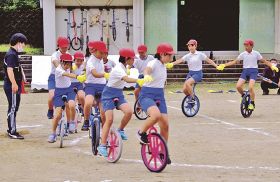 一輪車の演技仕上げに励む　龍神小児童、運動会で発表へ