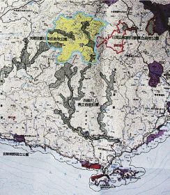 青線内は県が県立自然公園への指定を目指す大塔山系