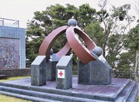 ちょっと寄り道　石碑・地蔵を訪ねて／紀伊大島編（８）／日本赤十字社の記念碑（串本町樫野）／「平時国際活動発祥の地」
