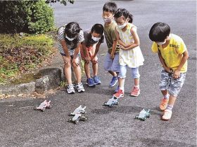 龍神村／ソーラーカー組み立てる／和高専の出前授業で児童