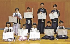 少年剣士が熱戦／串本で剣道大会