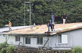 串本町で突風か　屋根瓦など飛ぶ