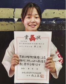 沖永さん（田辺）３位／県高校剣道　女子２年生の部
