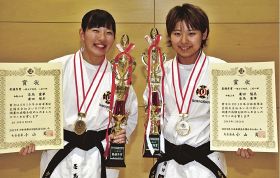一般女子初段・２段の部で全国優勝した田辺西道院の廣田陽美さん（右）と居馬愛華さんの組