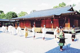 ２５年ほど前に再現された熊野御幸の出立の儀式（城南宮提供）
