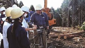 最新の伐採技術見学／熊野高が林業学習