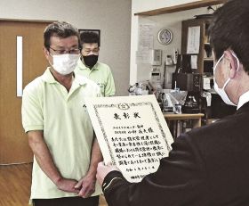 小柳さんを表彰／田辺市消防本部／優良防火管理者
