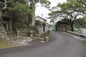 ちょっと寄り道　民話・伝説を訪ねて　串本町編（２６）／二つの岩鼻の地蔵（古田・古座川町高池）
